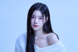 不要乱摸好吗？“黑人”咸猪手韩国美女啦啦队员 遭球迷怒喷