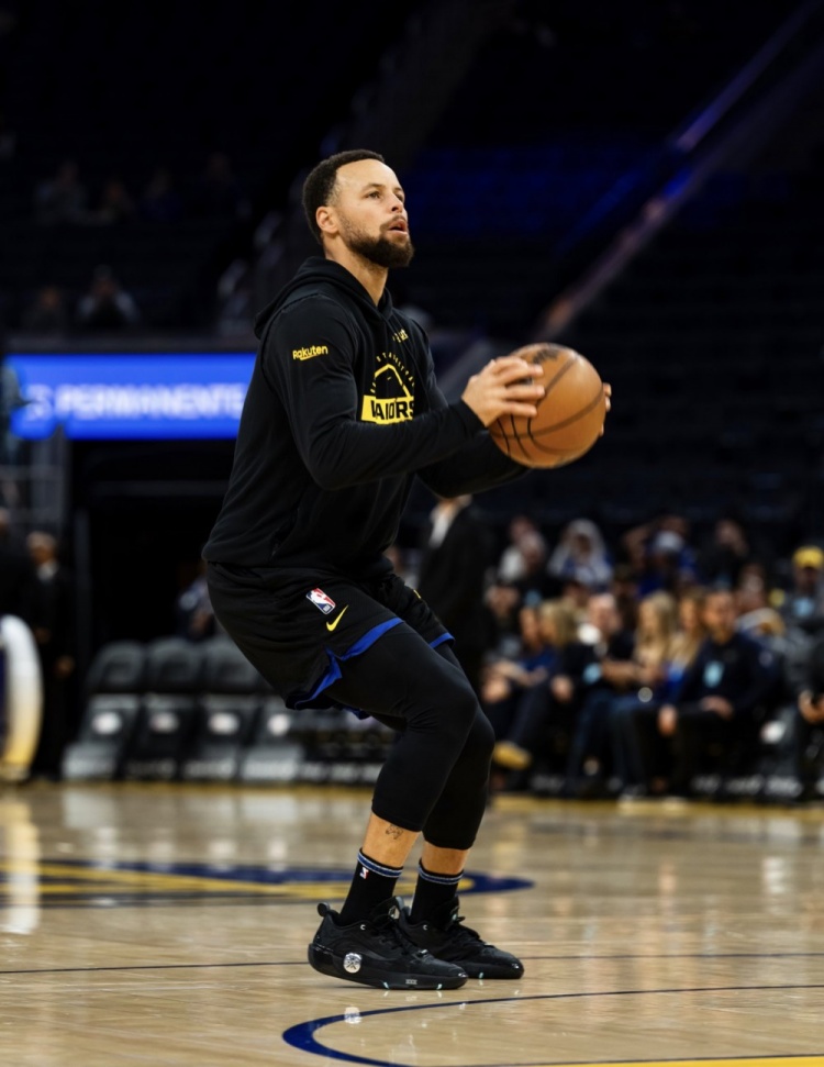 开云体育下载-致敬热火传奇！库里今天将穿着韦德之道12参加与热火的比赛