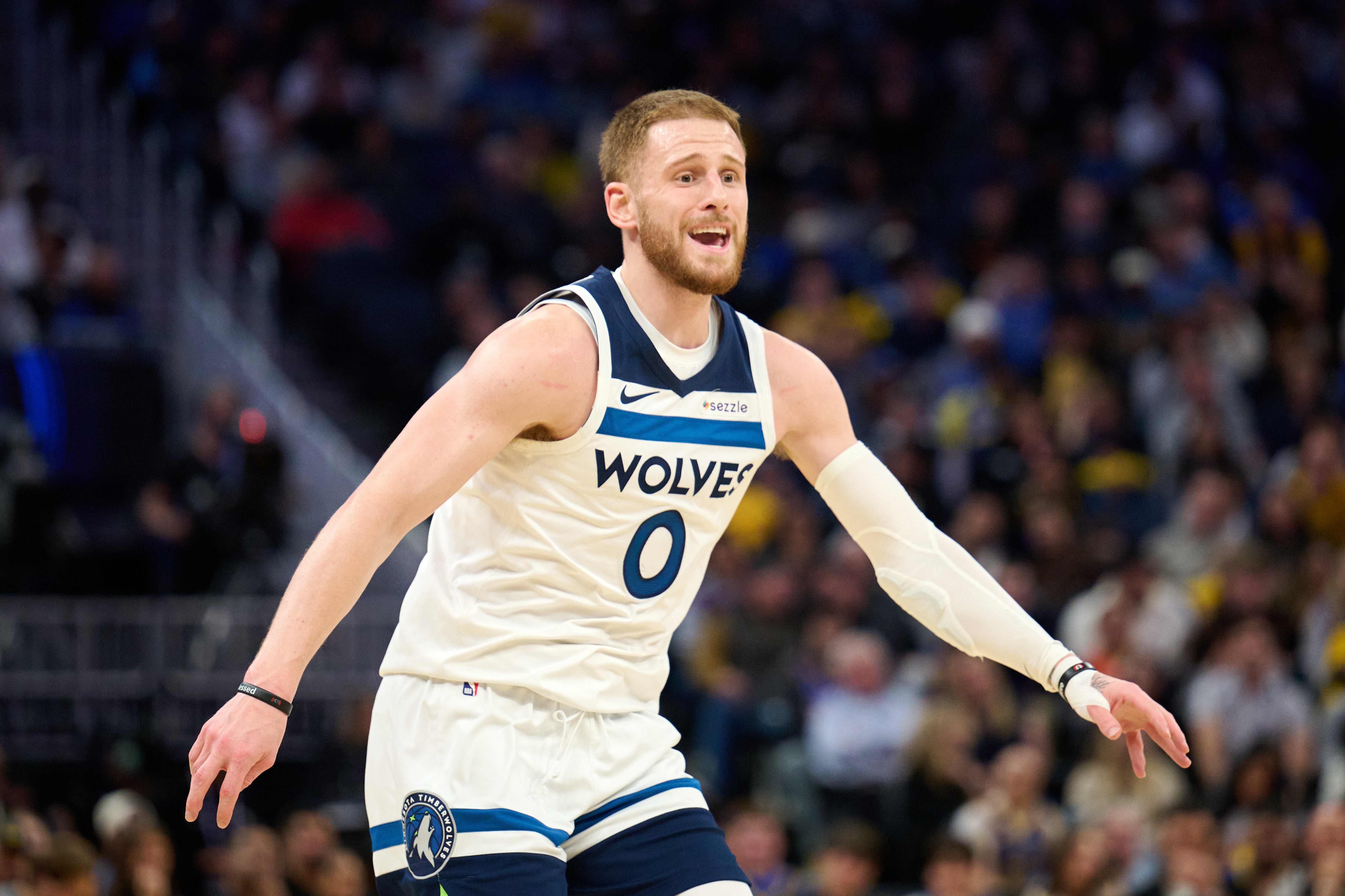 开云体育APP-精准打击！兰德尔最后时刻甩锅 迪文岑佐加长三分压哨命中