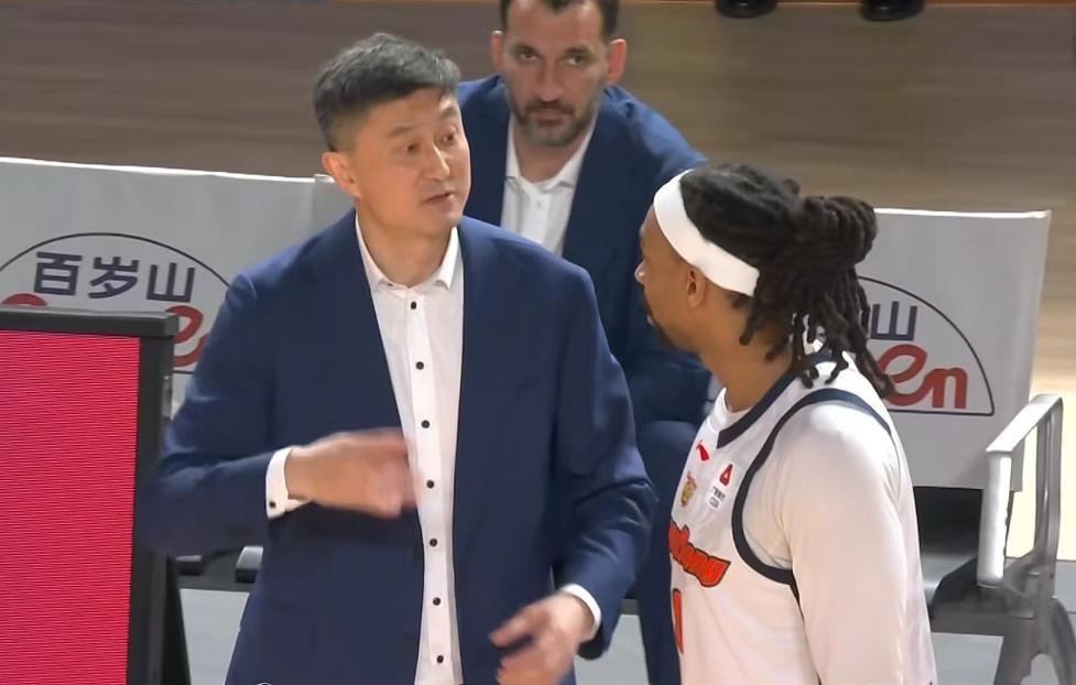 广东男篮主教练杜锋遭痛批，北京麦基首秀一般，山东新外援被看衰